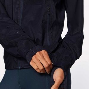 🏷NWT// LULULEMON- RUN ON JACKET.🍋🍋